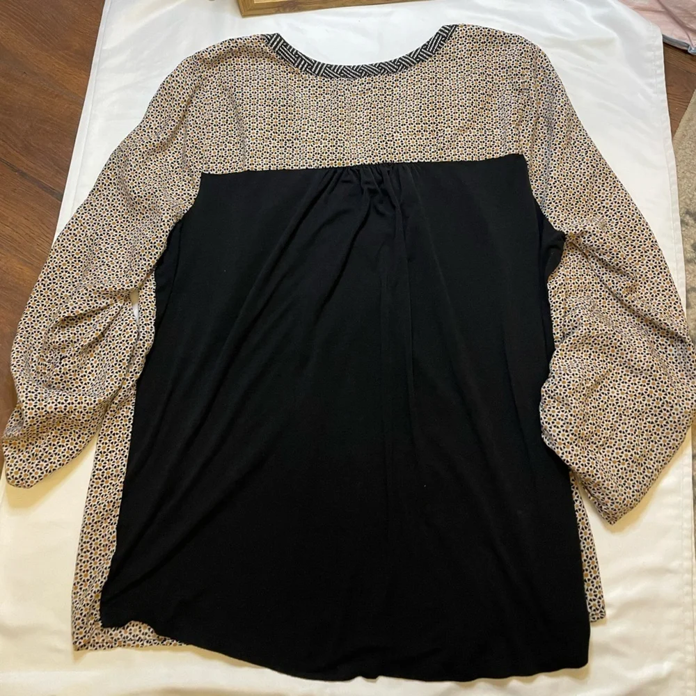 B skies are blue size 2X abstract blouse - Picture 6 of 11